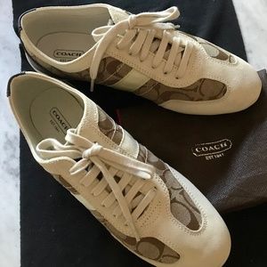 Coach snickers size 9M
